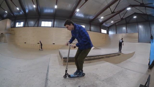 трюки на самокате @n.shatalov Никита Шаталов в скейтпарке #ksspark смотреть онлайн