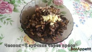 Нежная, сочная и сытная картофельная запеканка с грибами, фаршем, помидорами и сыром в духовке