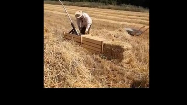 Пример работы ручного тюкователя сена или соломы смотреть онлайн