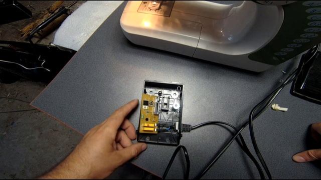 Ремонт педали швейной машинки ,машинка еле тянет заедает будто не хватает мощности или смазки! смотреть онлайн