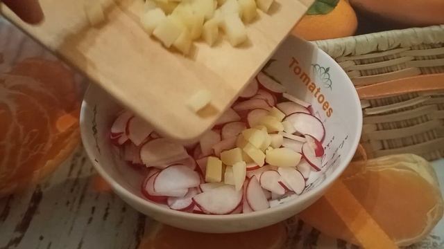 Салат из редиса с отварным картофелем и свежим огурцом. Выпуск №66