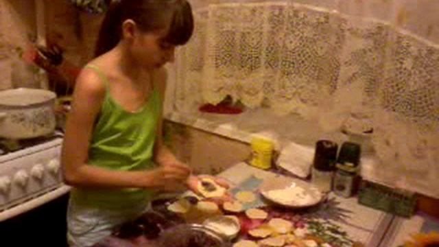 Готовим вареники с вишней :) смотреть онлайн