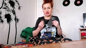 Удаленный кадр где мама Лёши рассказывает про разбитый телефон Лёши.