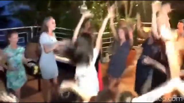 Гимнастки танцуют... смотреть онлайн