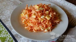 Салат с тертой морковью и яблоком