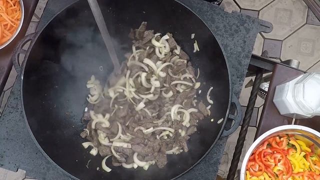 Бывалый. Вырезка спины косули с лапшой удон. Рецепт для дикого мяса.