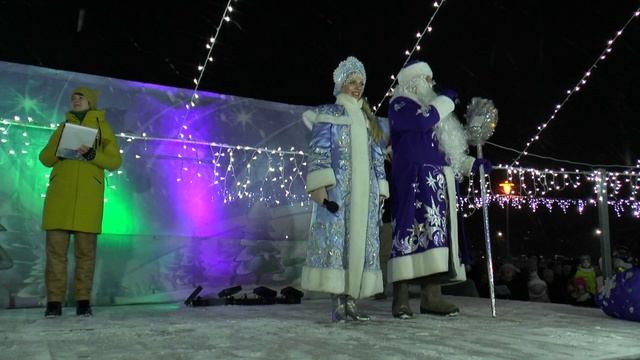 Огни на главной ёлке зажгли в Лиде