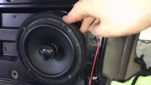 Чтобы установить динамики в задние двери, , конструкцию пришлось доработать