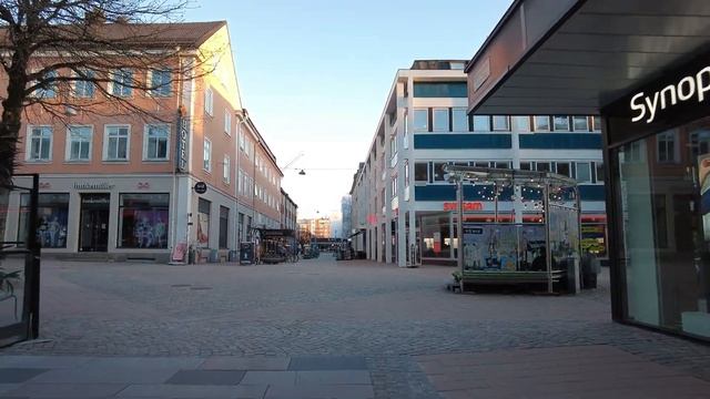 Walking the streets of Växjö in golden sunlight - 4K Sweden City Walking