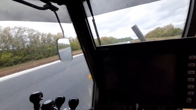 Профилирование (планировка) щебня на укреплении обочины Автогрейдером! смотреть онлайн