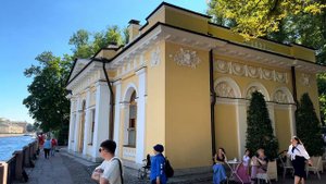 Экскурсия по Летнему саду в Санкт-Петербурге / Памятник Крылову