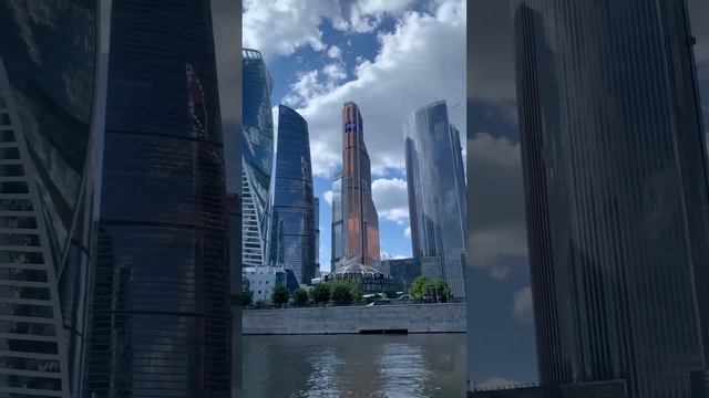 Прогулка на речном трамвае по Москве.