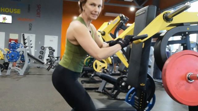 Жим на дельты в станке стоя смотреть онлайн