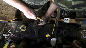 Самодельный трактор.Процесс сборки.Установка ступиц на поворотные кулаки.#12