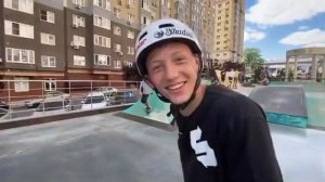 ПОСТАВИЛ 2 КИКЛЕСА НА САМОКАТЕ | ПЕРВАЯ 360 ДВА КИКЛЕСА В РОСТОВЕ-НА-ДОНУ | КАТАЕМСЯ В СКЕЙТ-ПАРКЕ