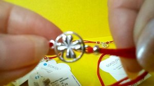 Браслет красная нить с подвеской от ювелирной компании SOKOLOV.