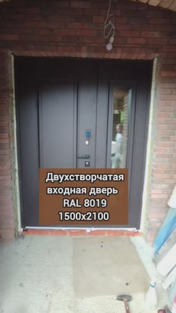 Распашная входная  металлическая дверь Двекрон Термонт Модерн RAL8019 с терморазрывом и стеклом!