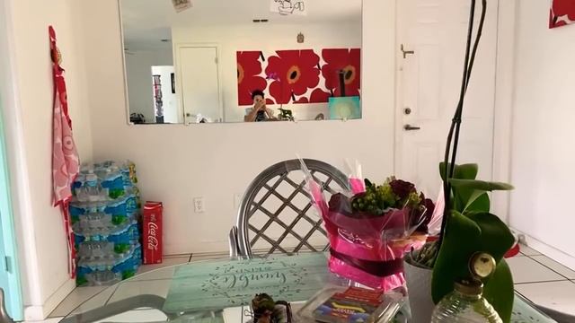 ? завтрак ТУРИСТА, сидящего ДОМА ? розовый КУПАЛЬНИК покупки и привязанность 22.03.2021 смотреть онлайн