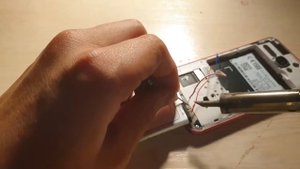 как поставить не родной аккумулятор на телефон