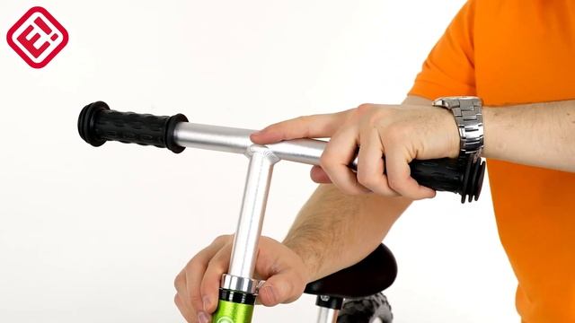 Обзор ультралегкого беговела Cruzee смотреть онлайн