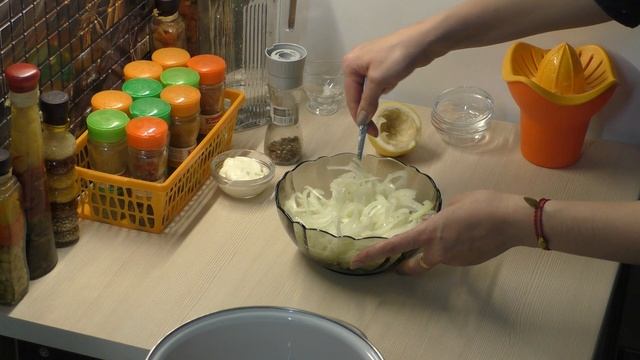 САЛАТ С ПЕЧЕНЬЮ смотреть онлайн