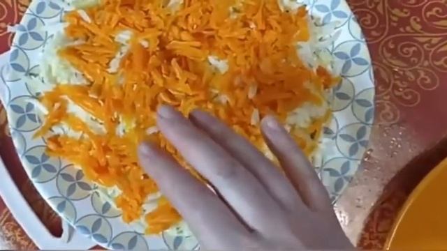 Салат Мимоза по-королевски из соленой красной рыбы. У меня кета