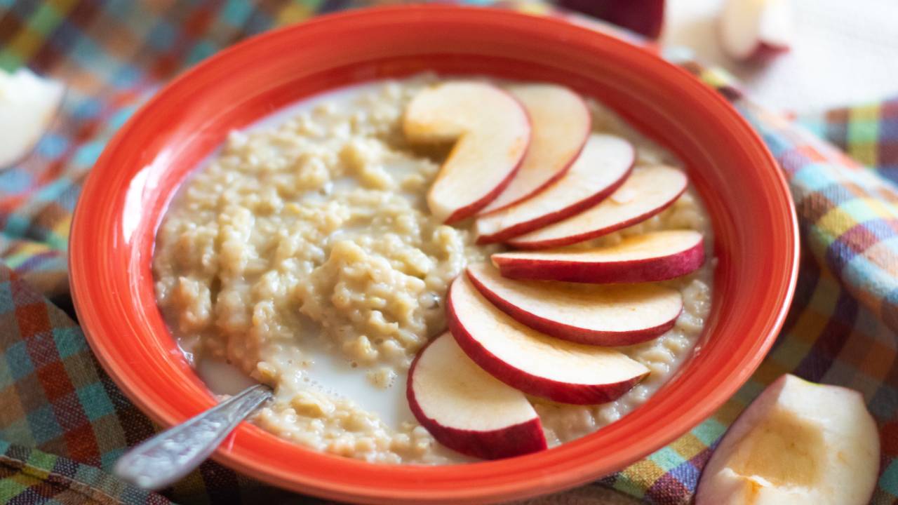 🍲 Овсяная каша на кокосовом молоке — видео рецепт. Готовим постную _ веганскую овсянку на завтрак