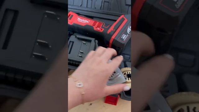 Реноватор аккумуляторный Makita BDC-2100