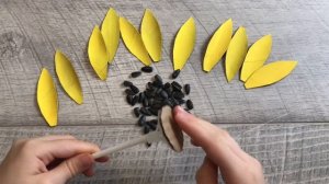 ОСЕННИЕ ПОДЕЛКИ Подсолнух из семечек Своими руками Как сделать Цветок