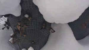 Вертикальная грядка зимой с клубникой