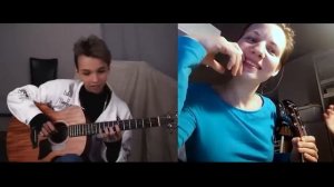 "В траве сидел кузнечик" АкСтар развлекается