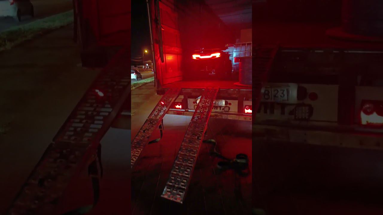 Квадроцикл Hammer 400 S, просто залетел в огромную Фуру как пуля смотреть онлайн