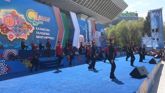 Алматы. Площадь Республики. 1 мая.