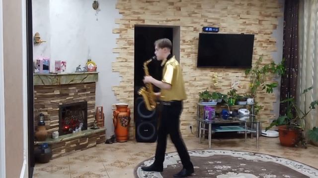 Поппури  "18 мне уже" и  Dabro Юность кавер на саксофоне с импровизацией на юбилее