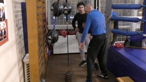 Бокс: груша на растяжках и работа корпусом