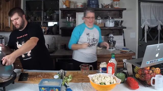 Easy Broccoli Salad and Cheeseburgers смотреть онлайн