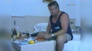 Архивное видео Сергея Супонева "Сергей Супонев готовит салат" (отрывок из д/ф "Серёжа..." 2001г.)