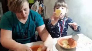 сравниваем чипсы pringles