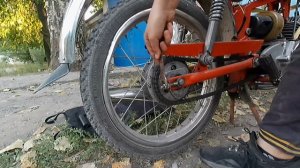Натяжка цепи на мопеде Карпаты