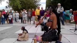 Игра индейца на дудке