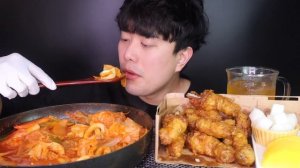 ASMR MUKBANG 매콤한 누들 즉석떡볶이와 교촌 허니콤보 리얼사운드 먹방[SUB] SPICY RICE CAKE(Tteokbboki) & HONEY FRIED CHICKEN