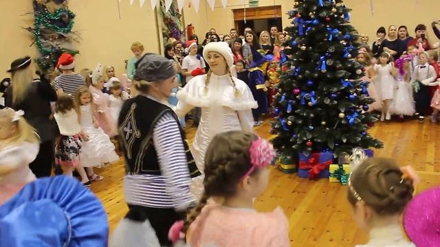 Борисов. Школа №24. 6ч.(19). 27 декабря 2016г. Новогодний утренник! Танцуют все! Беларусь. смотреть онлайн