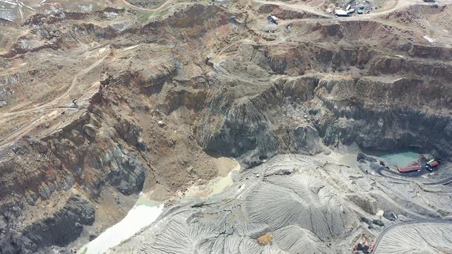 Нерекультивированные угольные карьеры Сулюктинского месторождения_1 смотреть онлайн