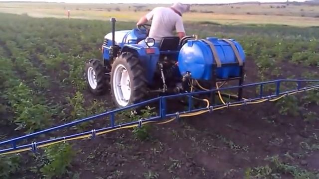 Опрыскиватель в работе. Травим жука 2015 смотреть онлайн