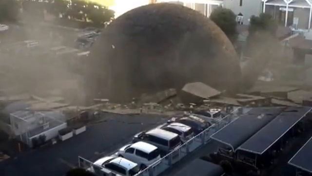 Камень большой с неба упал на нашу стоянку смотреть онлайн