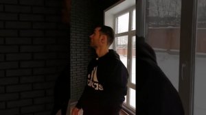 Теневые натяжные потолки на мансарде. Обход деревянных балок.