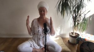 35 minute kundalini yoga to elevate the heart frequency |  Yogigems