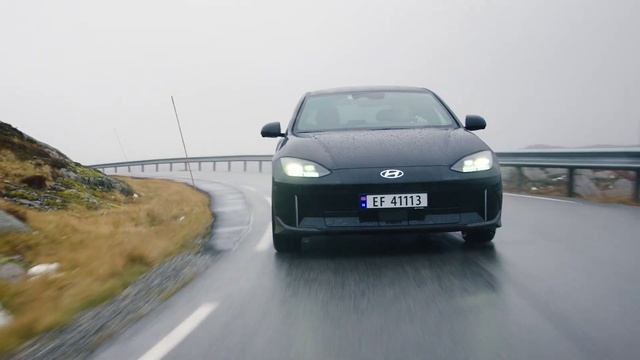 IONIQ Talks | EV's Clever Tech in Cold Weather | Episode 2 смотреть онлайн