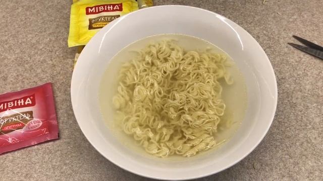Сладкая Мивина. Бомж Обед. Вкус детства. Крутая штука.