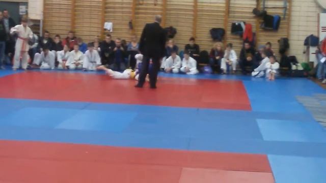 Дячок Мирон 03(Коростень) - Головненко Никита 04( Киев). -42 кг. VIII Всеукраинский юн. турнир. смотреть онлайн